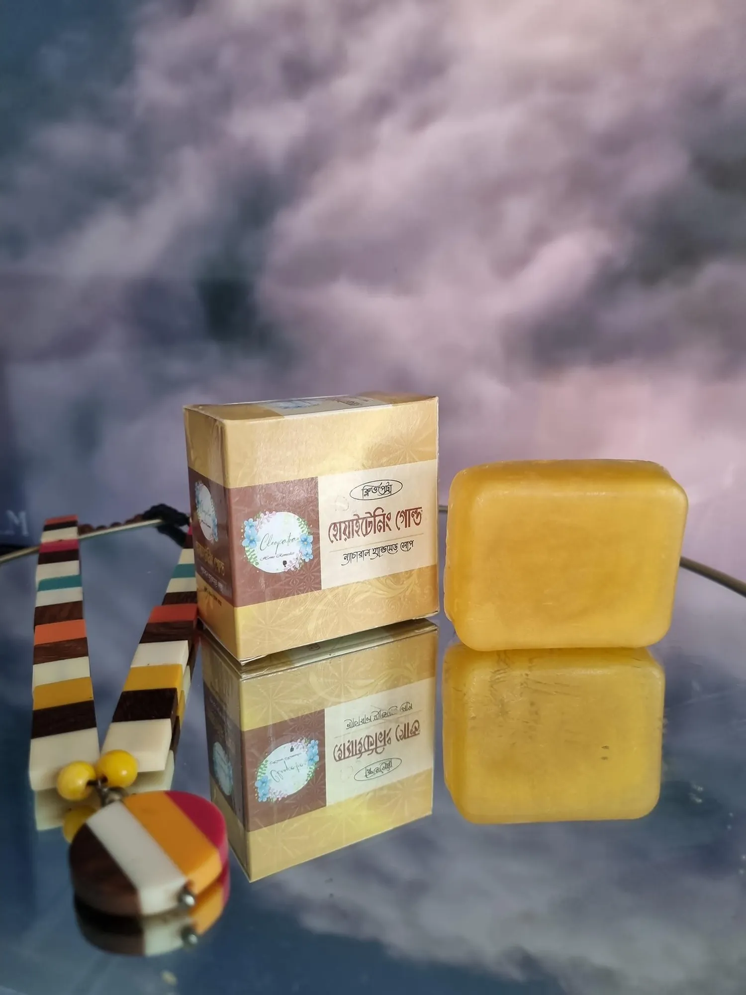 Cleopatra whitening gold soap