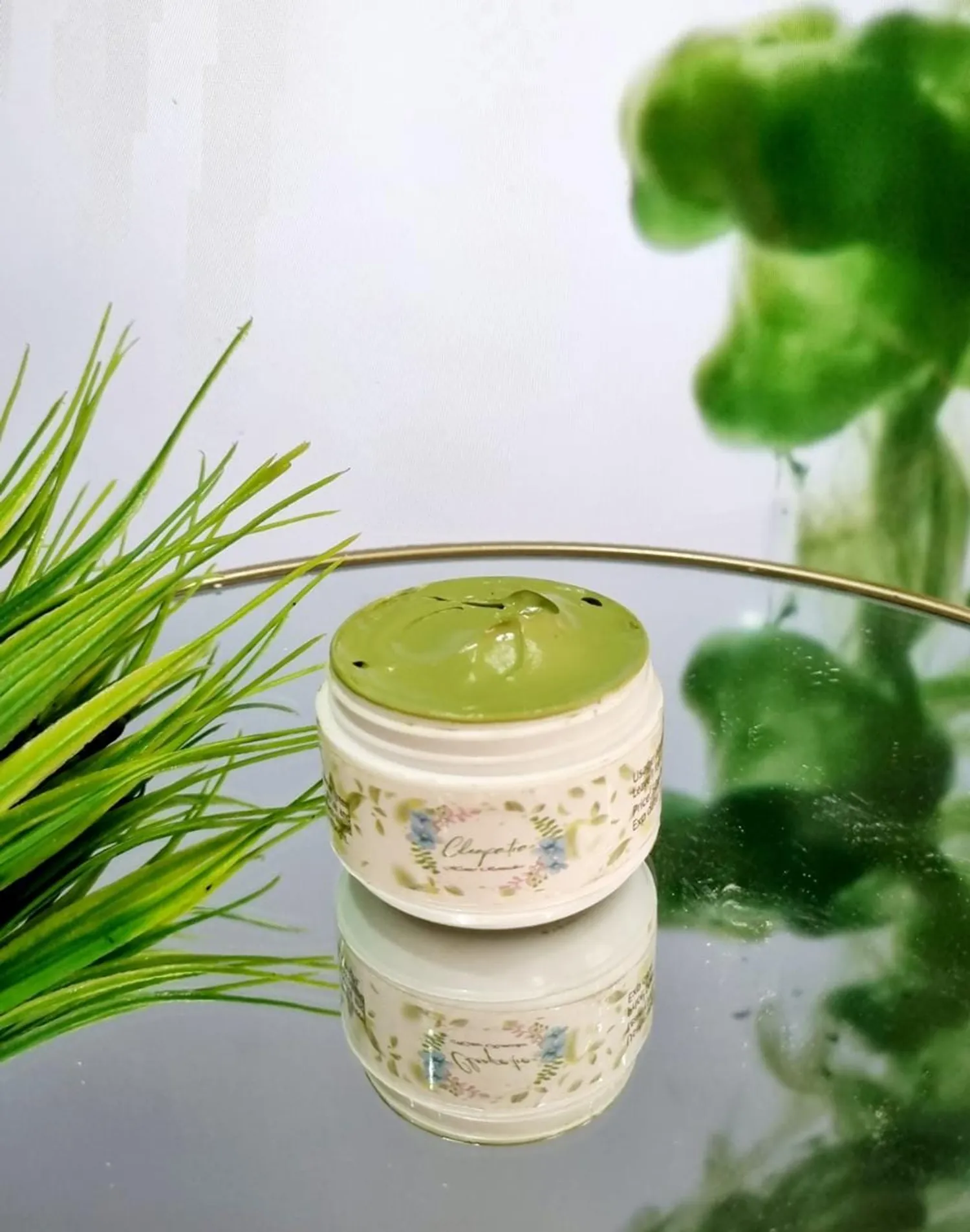 Cleopatra matcha green tea clay mask